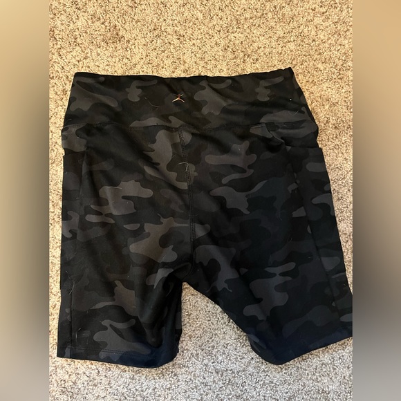 Camo biker shorts danskin size medium - Picture 2 of 2